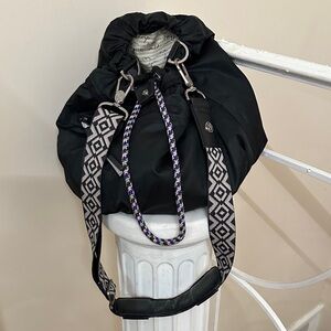 Lululemon Stylish Black Women's Bag with Patterned Strap